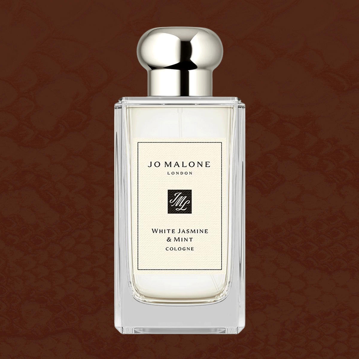  This Sophisticated Note Is in All of the Most Intoxicating Perfumes—It's Basically A Siren's Call, Bottled 