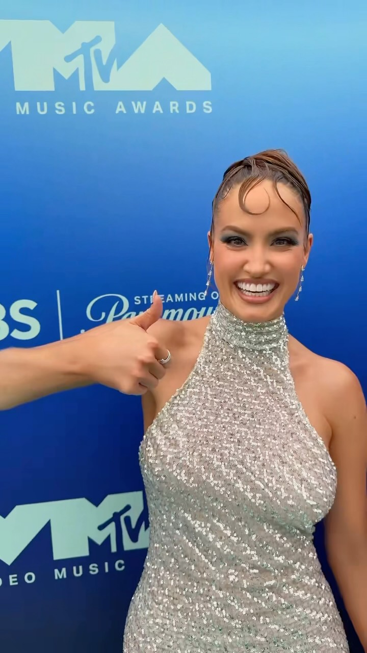 Couture chaos, camera flashes, and that MTV glow: yes, I made it